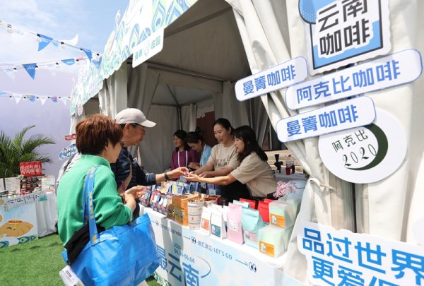 升富配资 云集远方新闻和法国宫廷轶事，咖啡和报纸曾是最潮搭档