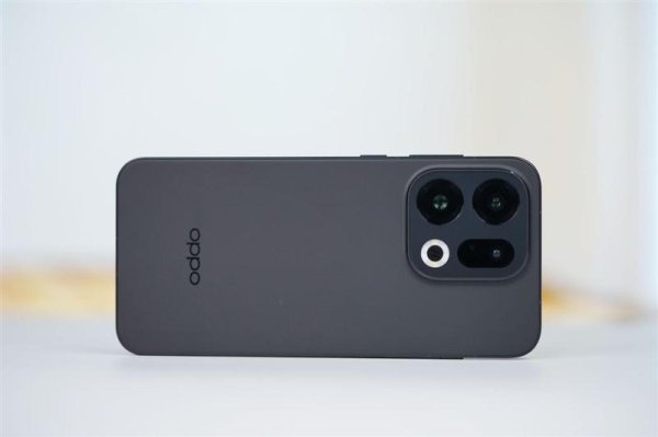 天盈配资 最强的超质感标准版！OPPO Find X9评测: 高参数高体验